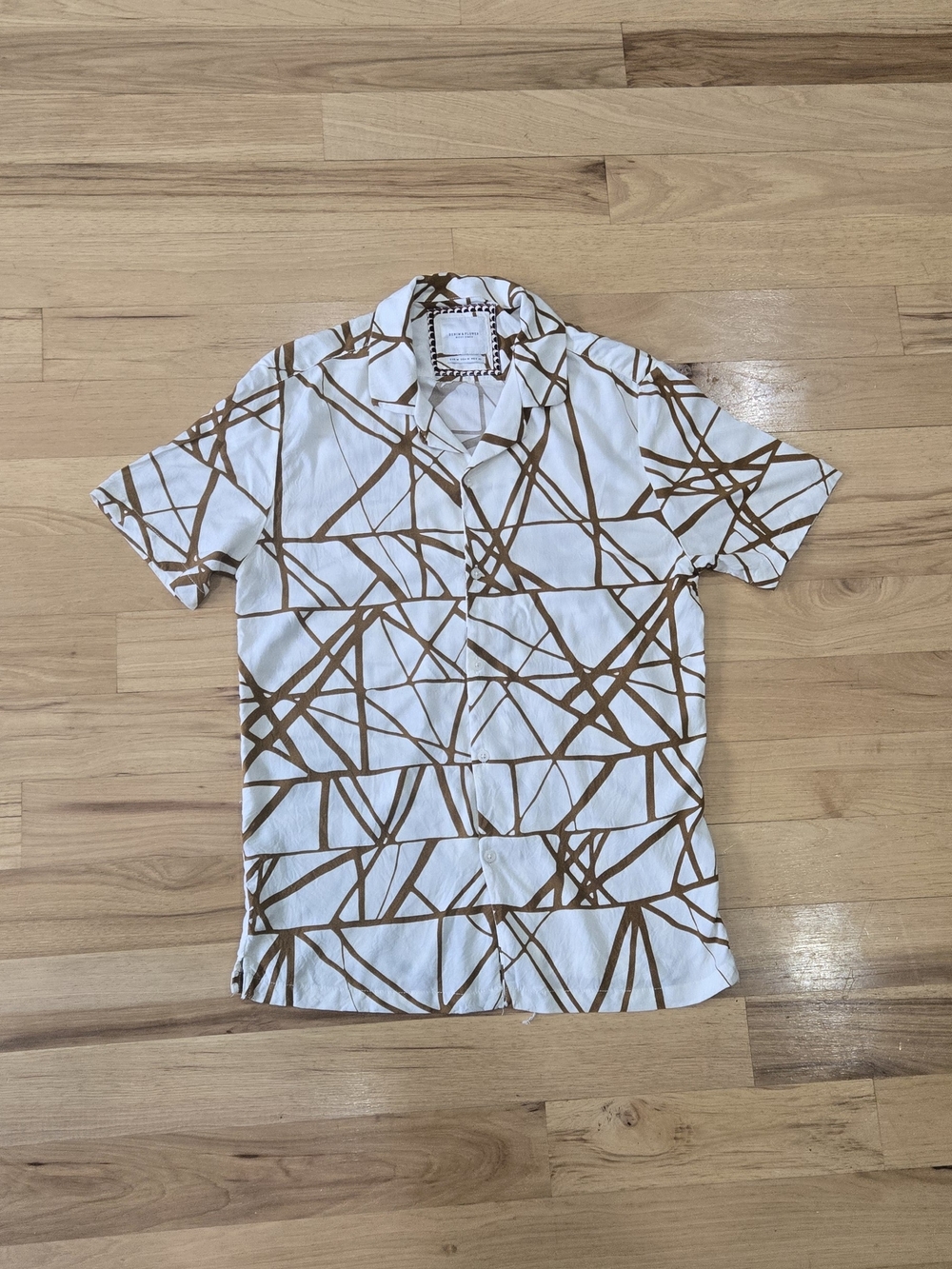 Denim & Flower White Short-Sleeve Shirt with Brown Abstract Lines